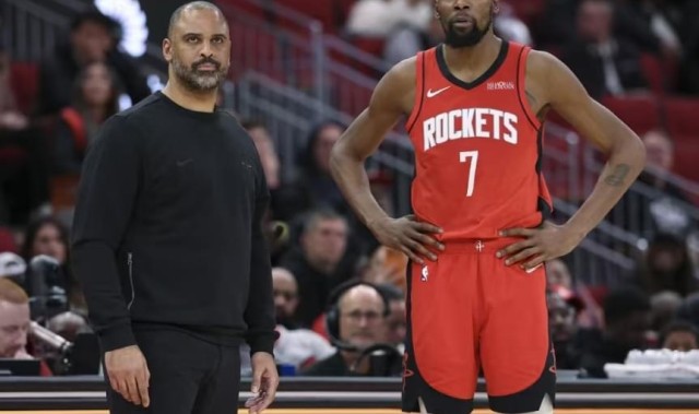 火箭111-106马刺！乌度卡顽固不化，杜兰特看清现实，两人成关键